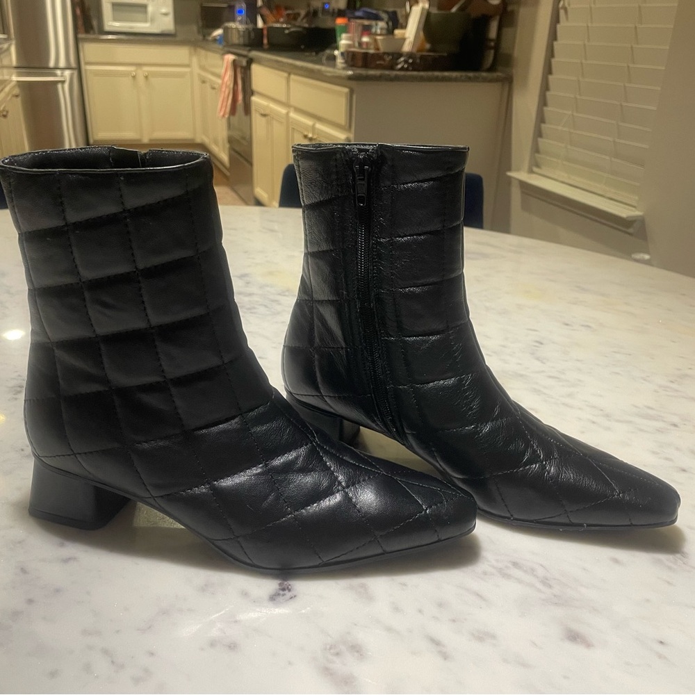 Davos Gomma Black Italian Leather Quilted Ankle Booties